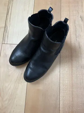 블랙 가죽 숏부츠