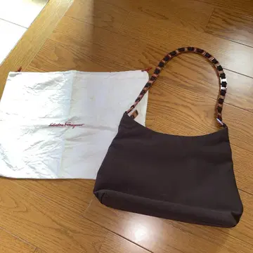 Ferragamo 페라가모 브라운 숄더백 체인