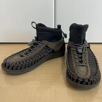 KEEN UNEEK HT MID 유니크