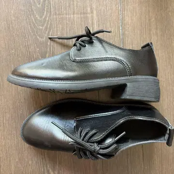 블랙 레이스업 신발 22.5cm