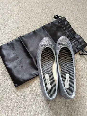 VIRNA 실버 플랫슈즈 24.5cm
