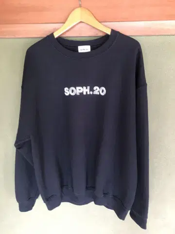 SOPH.20 블랙스 맨투맨