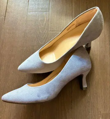 그레이 스웨이드 미들 힐 펌프스 22cm