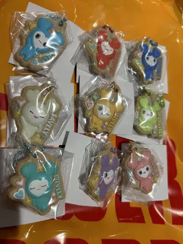 TWICE LOVELY 비스킷 참 키링 컴프 BANDAI