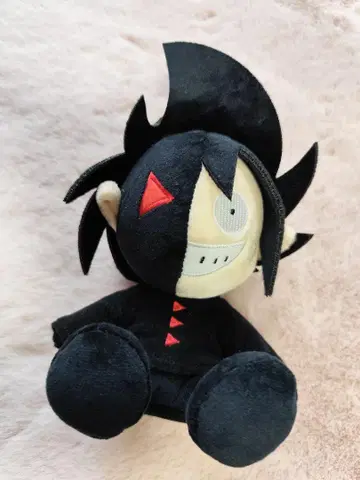 블랙 채널 봉제 인형