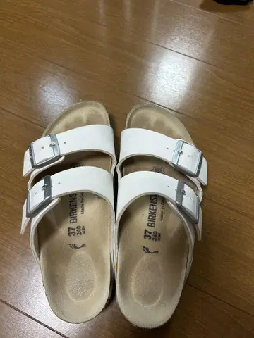 BIRKENSTOCK 화이트 샌들 37