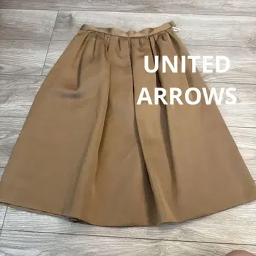 UNITED ARROWS 베이지 플레어 스커트 무릎 기장