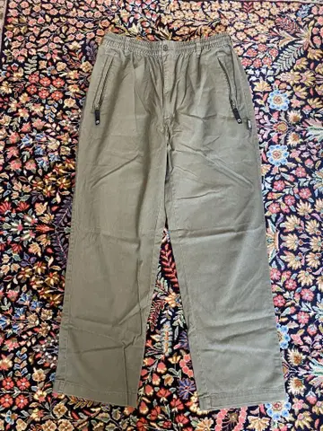 Mountain Hardwear 올리브색 팬츠