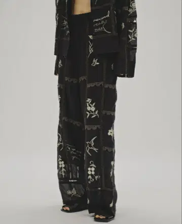 Embroidery Patchwork Trousers 블랙 38 사이즈