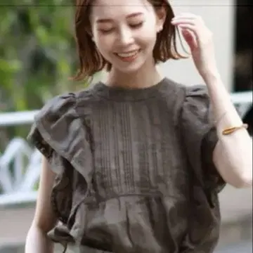 슬로브 이에나 라미 프릴 핀턱 블라우스