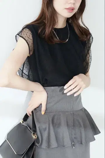 내추럴 꾸뛰르 튤 니트 블랙 도트