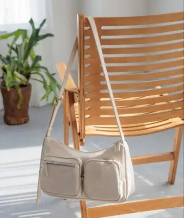 로리즈팜 포켓츠키 숄더백 아이보리