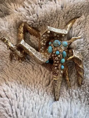 크리스천 라크르와 Christian Lacroix 브로치