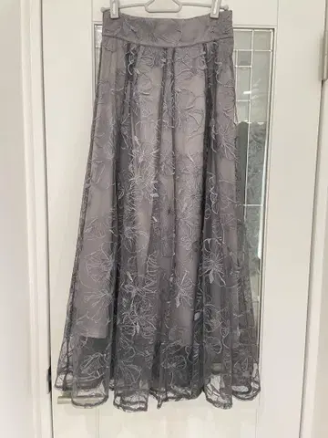 꽃무늬 자수 스커트