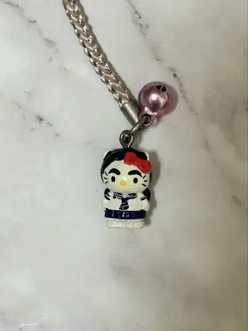 지역 키티 이모토 콜라보