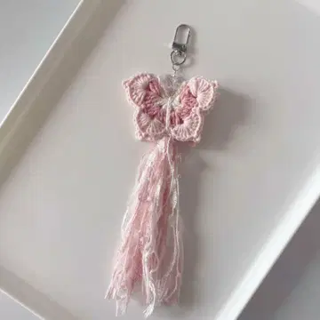 핑크 나비 참