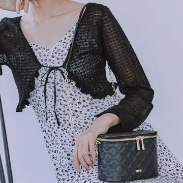 블랙 퀼팅 핸드백