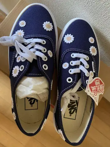 VANS 네이비 꽃무늬 자수 스니커즈