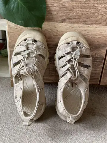 KEEN 뉴포트 H2 샌들 베이지 22.5cm