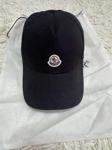 정품 MONCLER 블랙 야구 모자 여성용