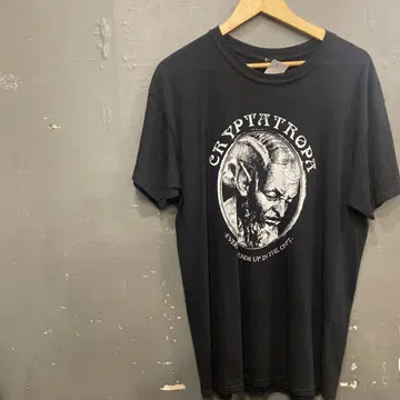 CRYPTATROPA 블랙 티셔츠