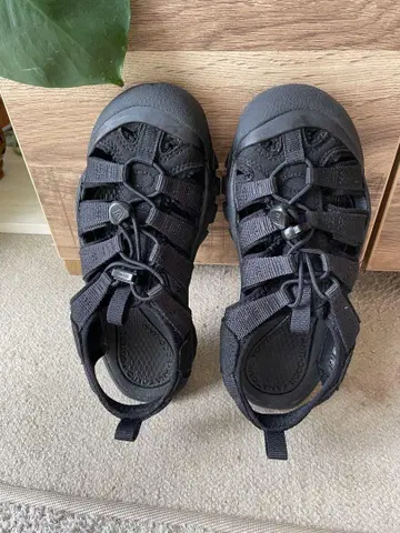 KEEN 뉴포트 H2 블랙 22.5cm