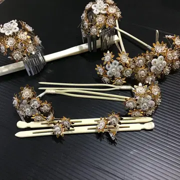 앤티크 쇼와 레트로 신부 헤어콤 성인식 결혼식