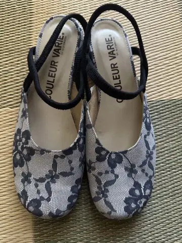 COULEUR VARIE 더블 스트랩 샌들 플라워 레이스