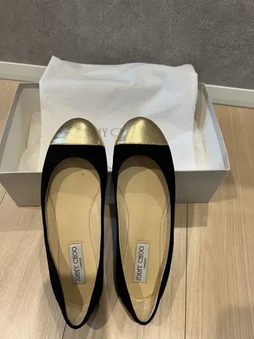JIMMY CHOO 모카신 블랙 골드 35.5