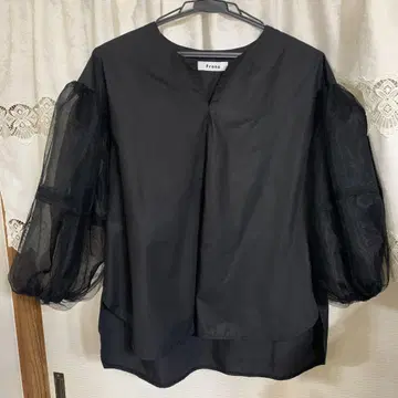 Frene 블랙 V넥 벌룬 슬리브 상의
