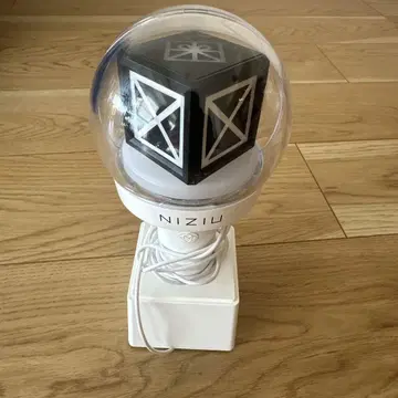 NIZIU 응원봉 구형 블랙/화이트