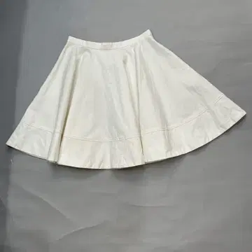 OPAQUE 화이트 플레어 스커트