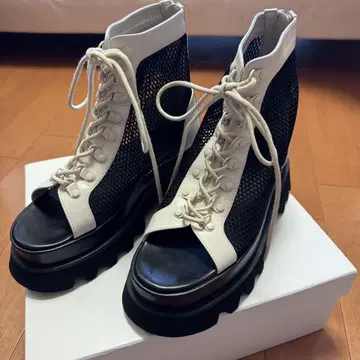 오픈토 메쉬 부츠 화이트/블랙