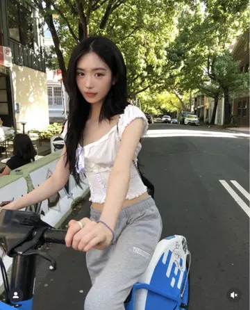the Barnnet 오프숄더 화이트 상의 택 포함 새상품