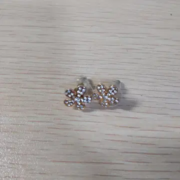 꽃 모양 크리스탈 귀걸이