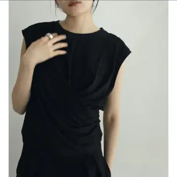anuke Drape Cut Tanktop 시착만 한 상품