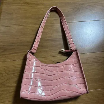 핑크 크로커다일 패턴 핸드백