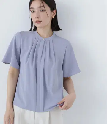 NATURAL BEAUTY BASIC 프론트 턱 플레어 슬리브 블라우스