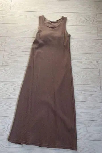 패드 포함 맥시 원피스