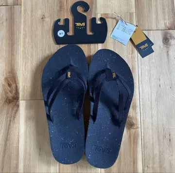 미사용 새상품! Teva 샌들 23.5