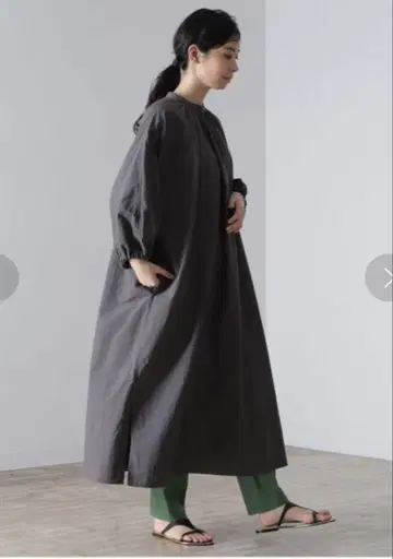 AK+1 / 넥 개더 원피스 Demi-Luxe 빔즈