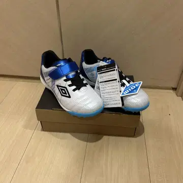 엄브로 축구화 와이드 화이트/블루
