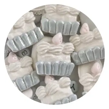 cake broach