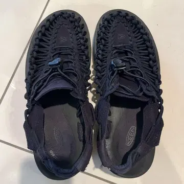 KEEN 블랙 스포츠 샌들