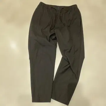 테이퍼드 팬츠 블랙