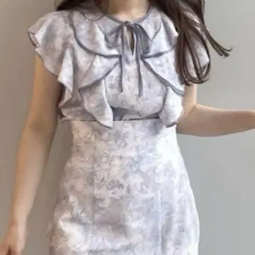 릴리안 캐럿 프릴 디자인 블라우스