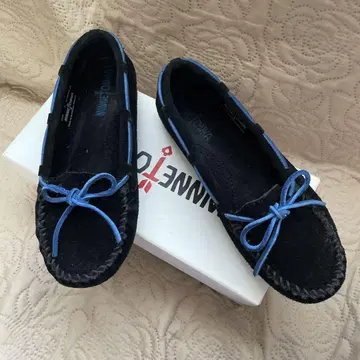 미네통카 모카신 블랙