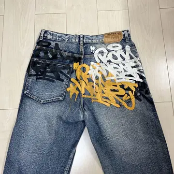 ROCAWEAR 페인트 가공 배기 데님