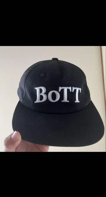 BoTT. DIVINITIES x worldwide 캡