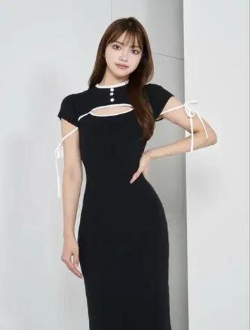 Darich 파이핑 리본 디자인 니트 롱 원피스